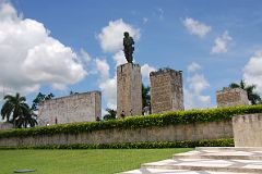 11 Cuba - Santa Clara - Monumento Ernesto Che Guevara - Wide View.JPG